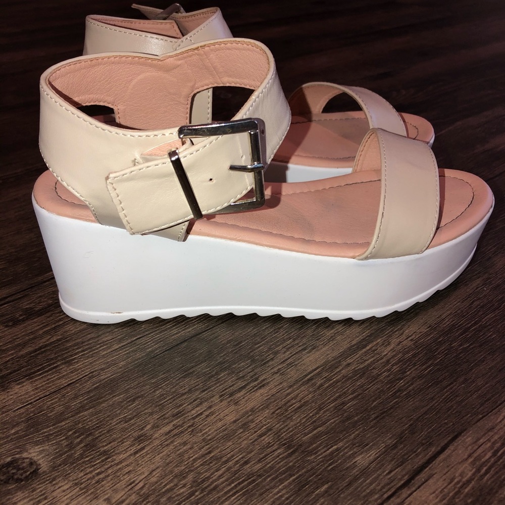Platform sandals nude and white